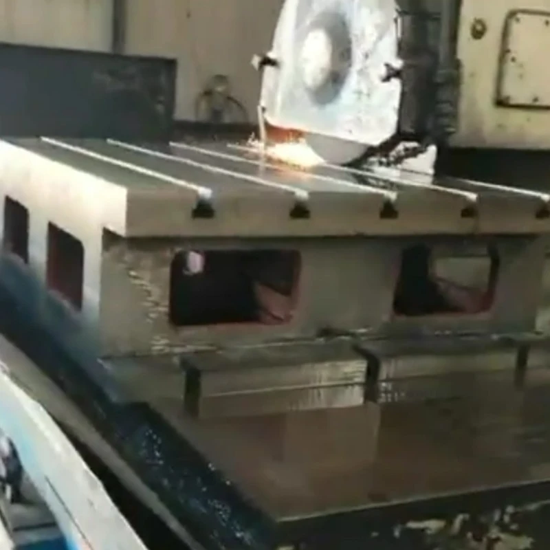 Vidéos du traitement des boîtes carrées en fonte à fente T